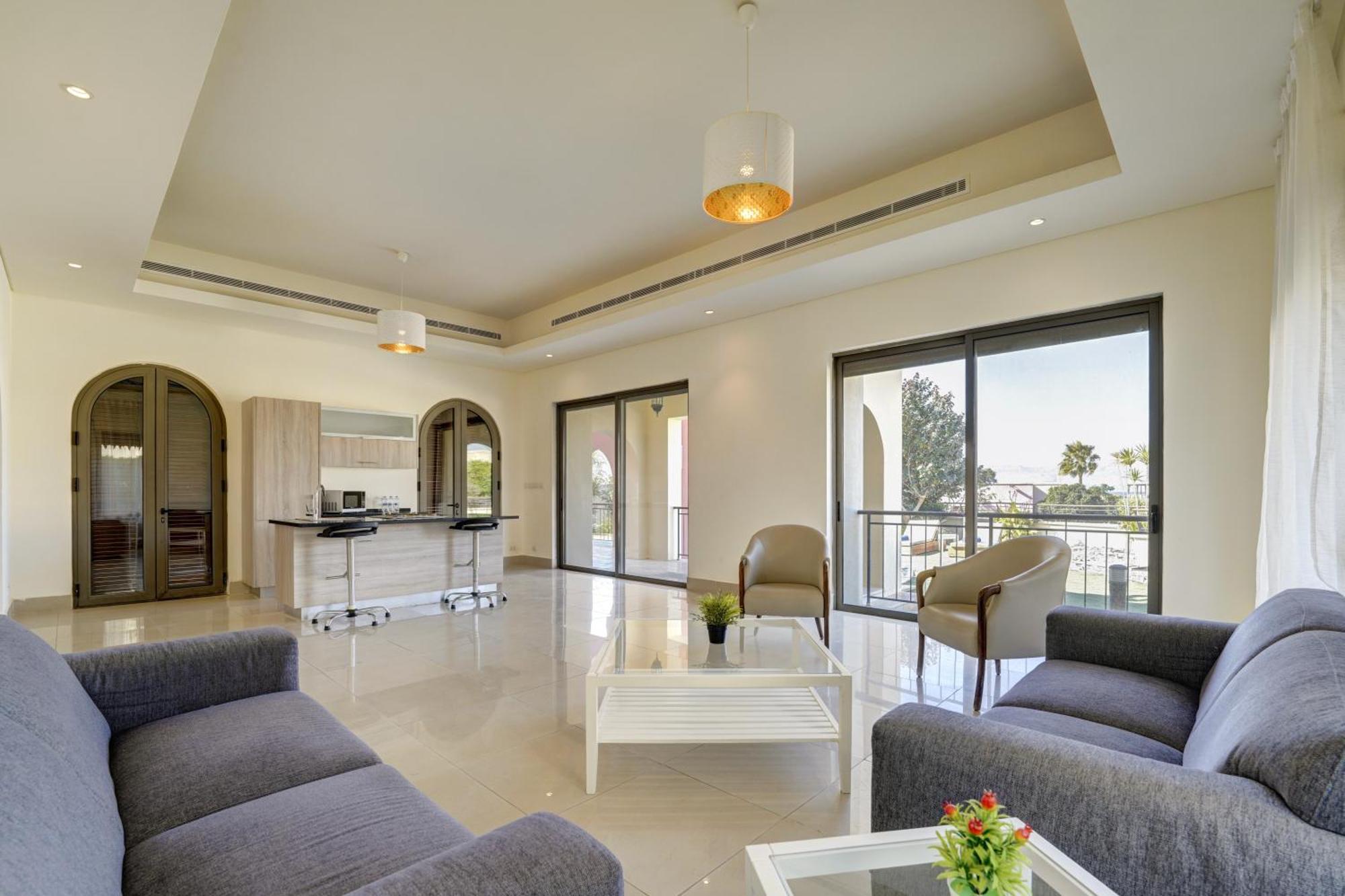 Deluxe Room Street side