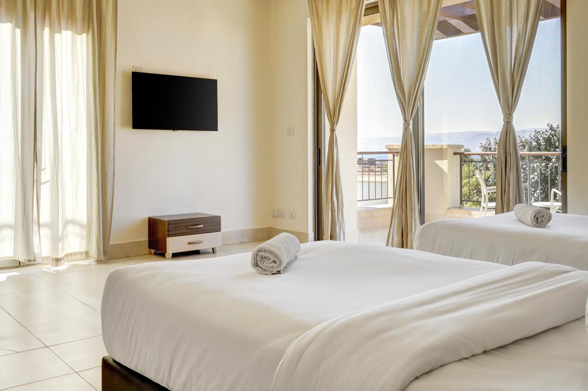 Deluxe Room Street side