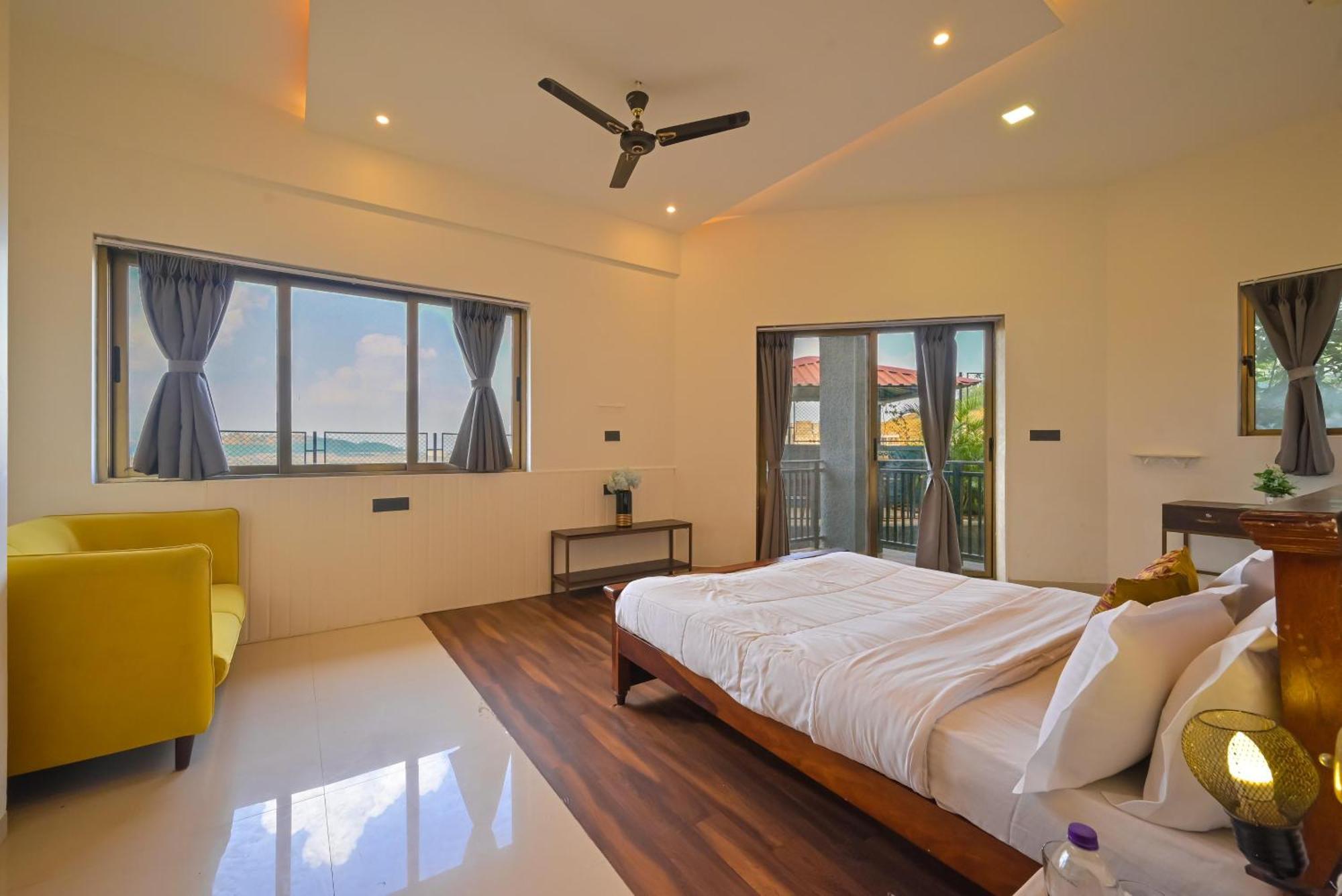 Deluxe King Room